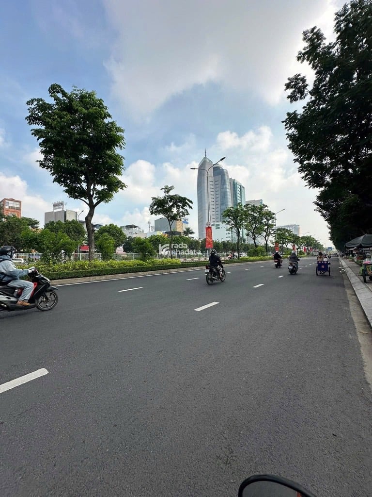 NGAY LANDMARK 81, ĐIỆN BIÊN PHỦ, BÌNH THẠNH, 84M2 DÒNG TIỀN 35TR. GIẢM 350TR CHỈ CÒN 14.5T TL 