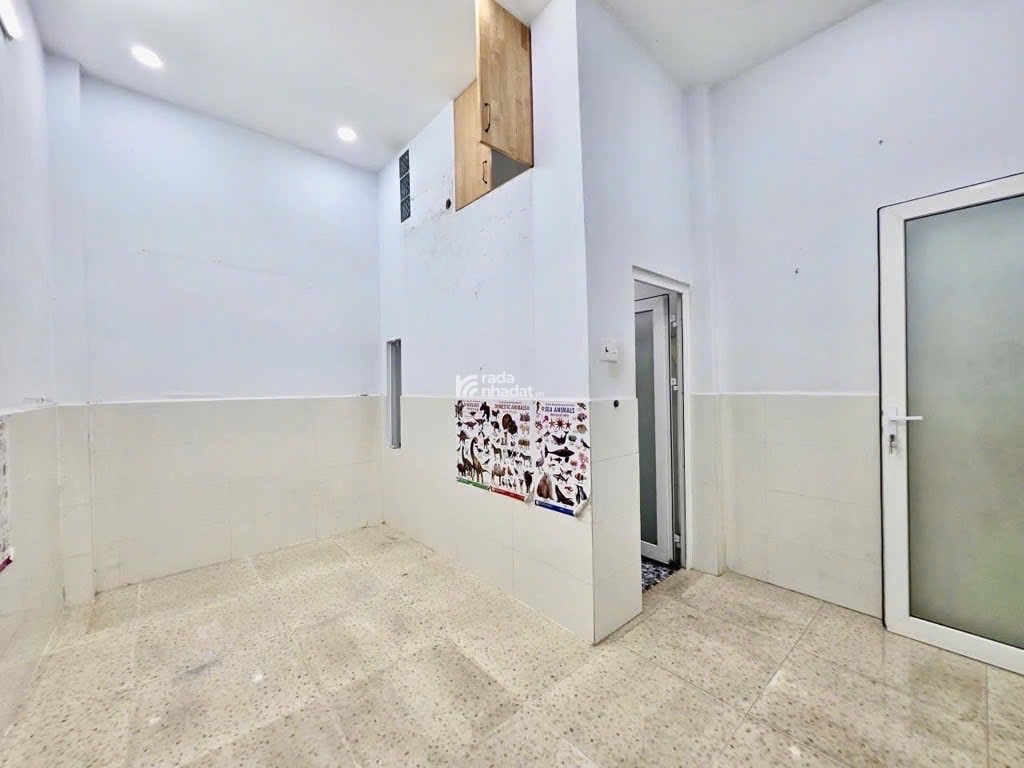 Sát mặt tiền hẻm xe hơi Trần Xuân Soạn, nhà 2 tầng 2 phòng lớn, sân thượng rộng chỉ 5 tỷ nhỉnh