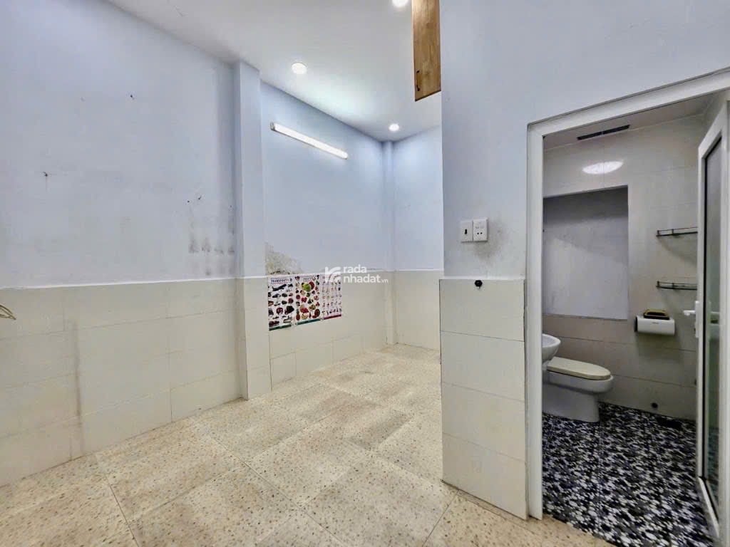 Sát mặt tiền hẻm xe hơi Trần Xuân Soạn, nhà 2 tầng 2 phòng lớn, sân thượng rộng chỉ 5 tỷ nhỉnh