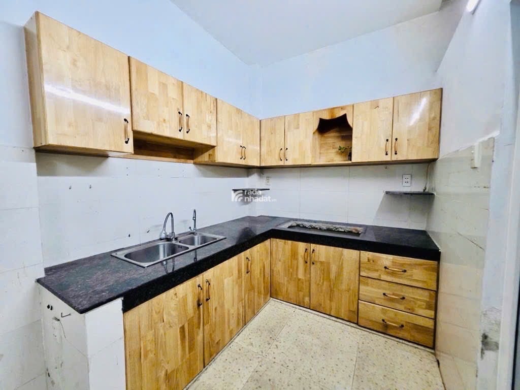 Sát mặt tiền hẻm xe hơi Trần Xuân Soạn, nhà 2 tầng 2 phòng lớn, sân thượng rộng chỉ 5 tỷ nhỉnh