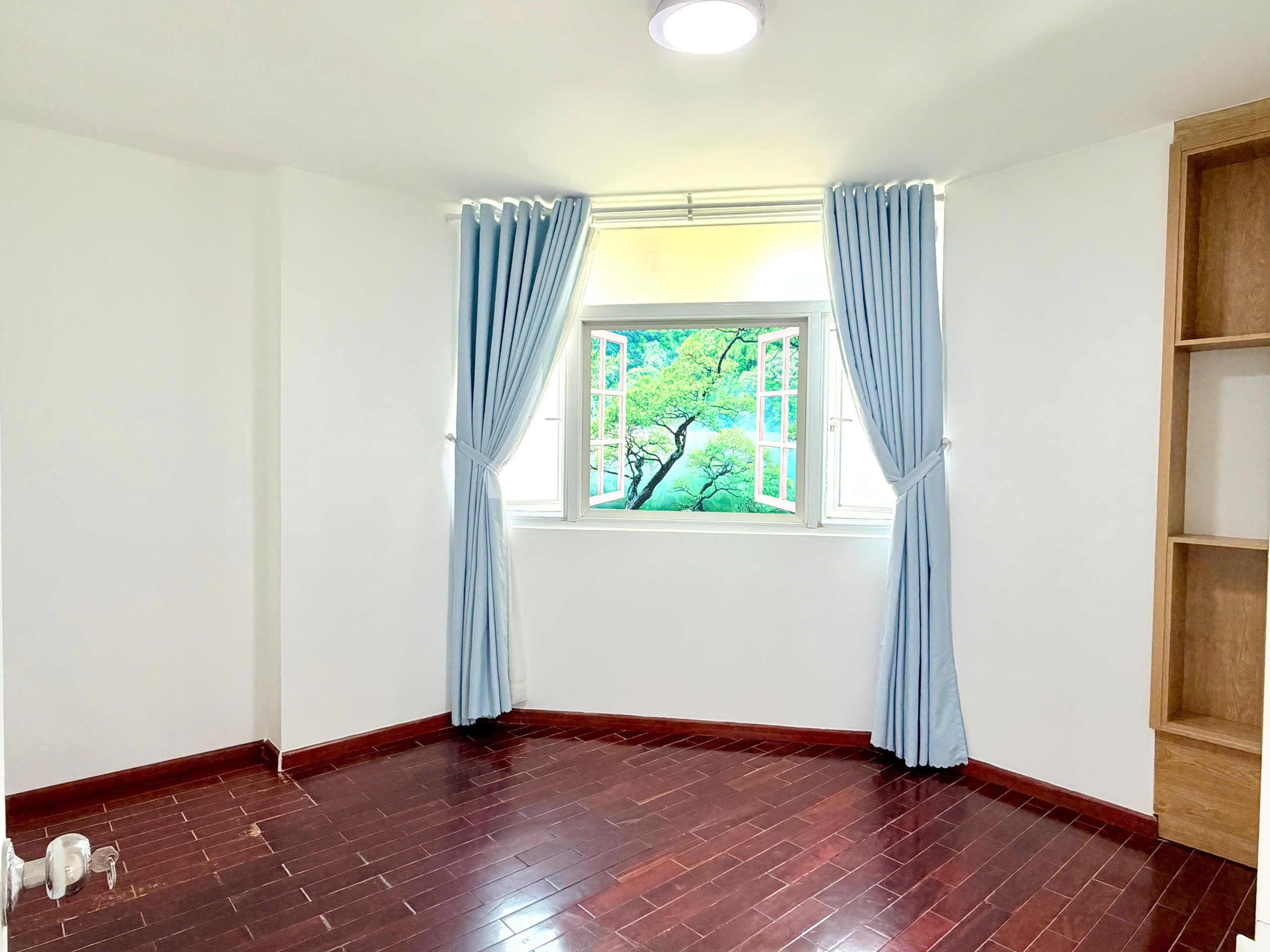 Chính chủ căn góc 83m2 Hoàng Kim Thế Gia, sổ hồng sẵn, nhà mới, nội thất
