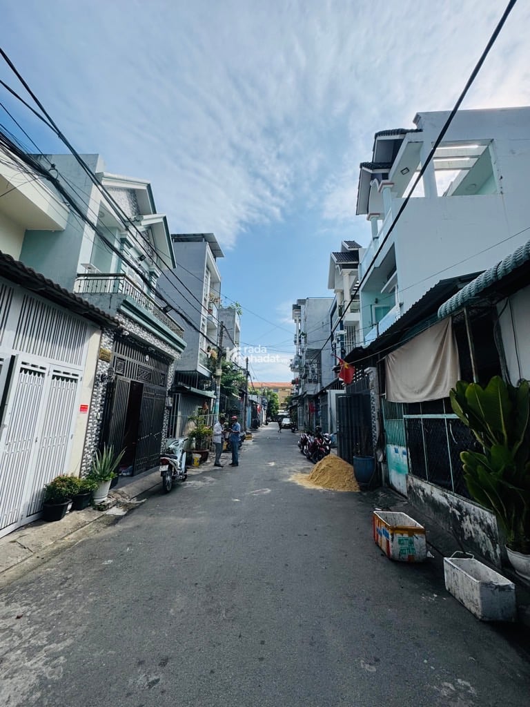 NHÀ ĐẸP BÌNH TÂN - HẺM 8M - XE HƠI NGỦ NHÀ - 67M2 - KHU DÂN TRÍ CAO