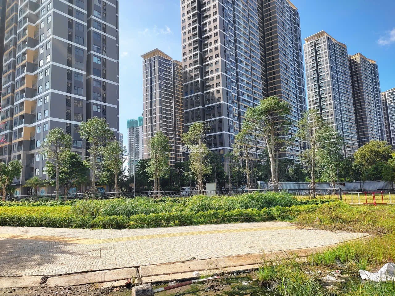 Chủ gửi 3 lô- 2.85 tỷ - 60m2 - Hẻm xe hơi 5m - Cạnh Vinhomes, 50m Nguyễn Xiển - Khu dân cư