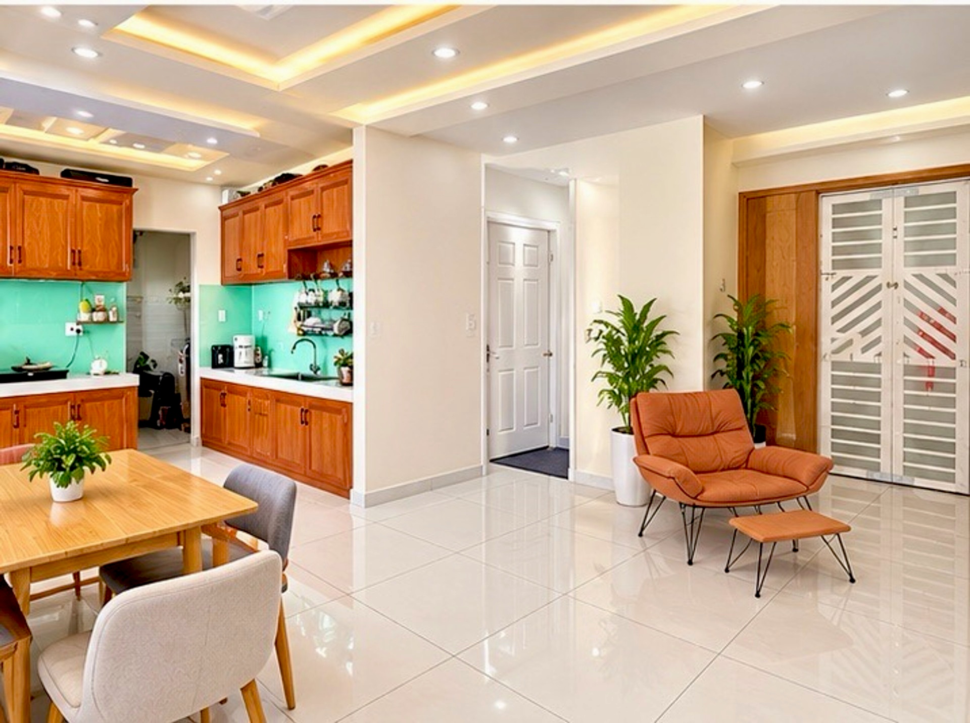  BÁN LÔ GÓC C/c EHOME 3 - SHR - HỖ TRỢ 3 BÊN - NGAY HỒ NGỌC LÃM - VÕ VĂN KIỆT - GIÁ CHỈ 4.1 TỶ.