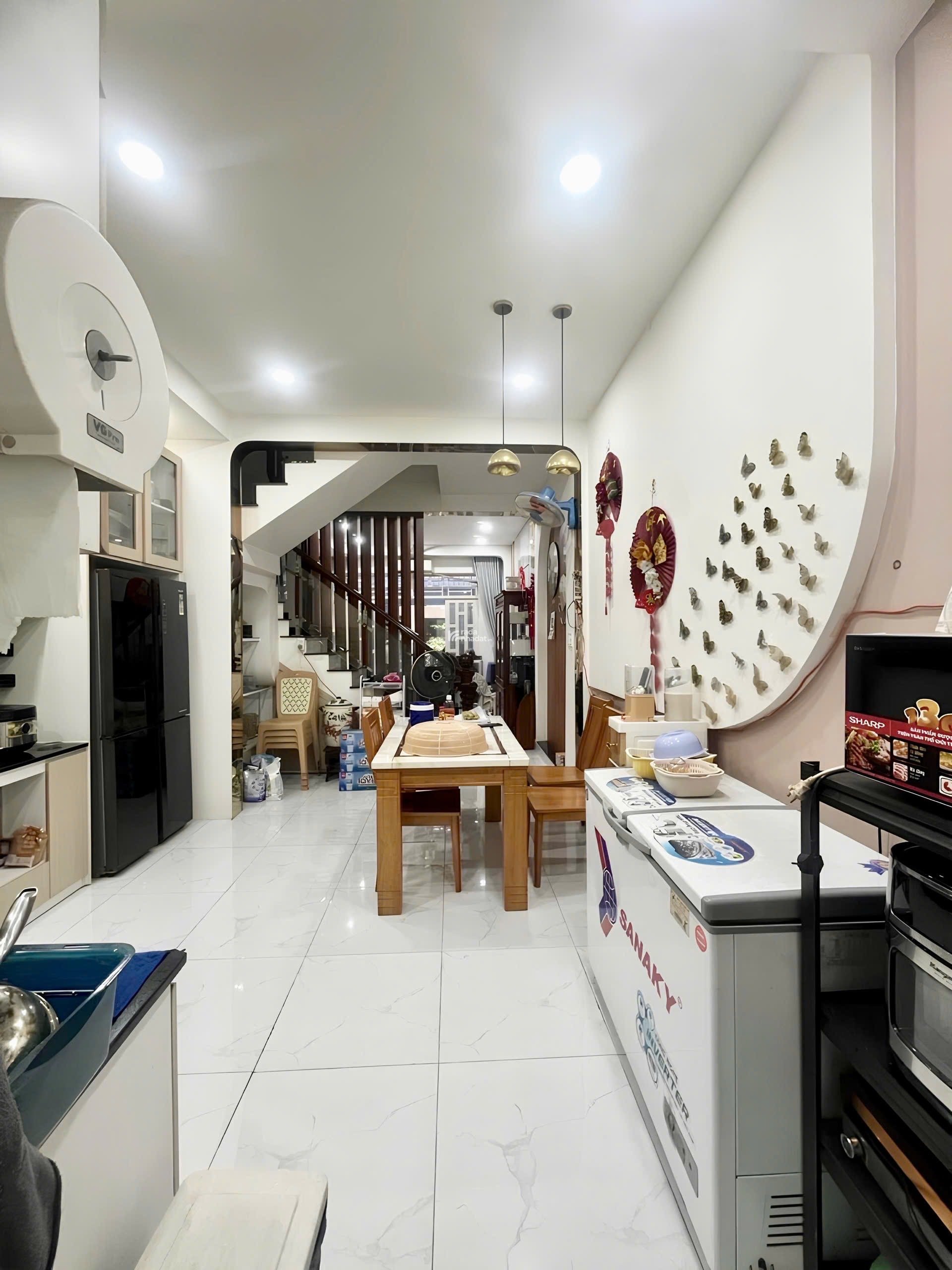 Đường 6m - Nhà Đúc 3 Tầng - DT: 4x15 (60m2) - Ngay Gò Dầu -- chỉ 6,x ty