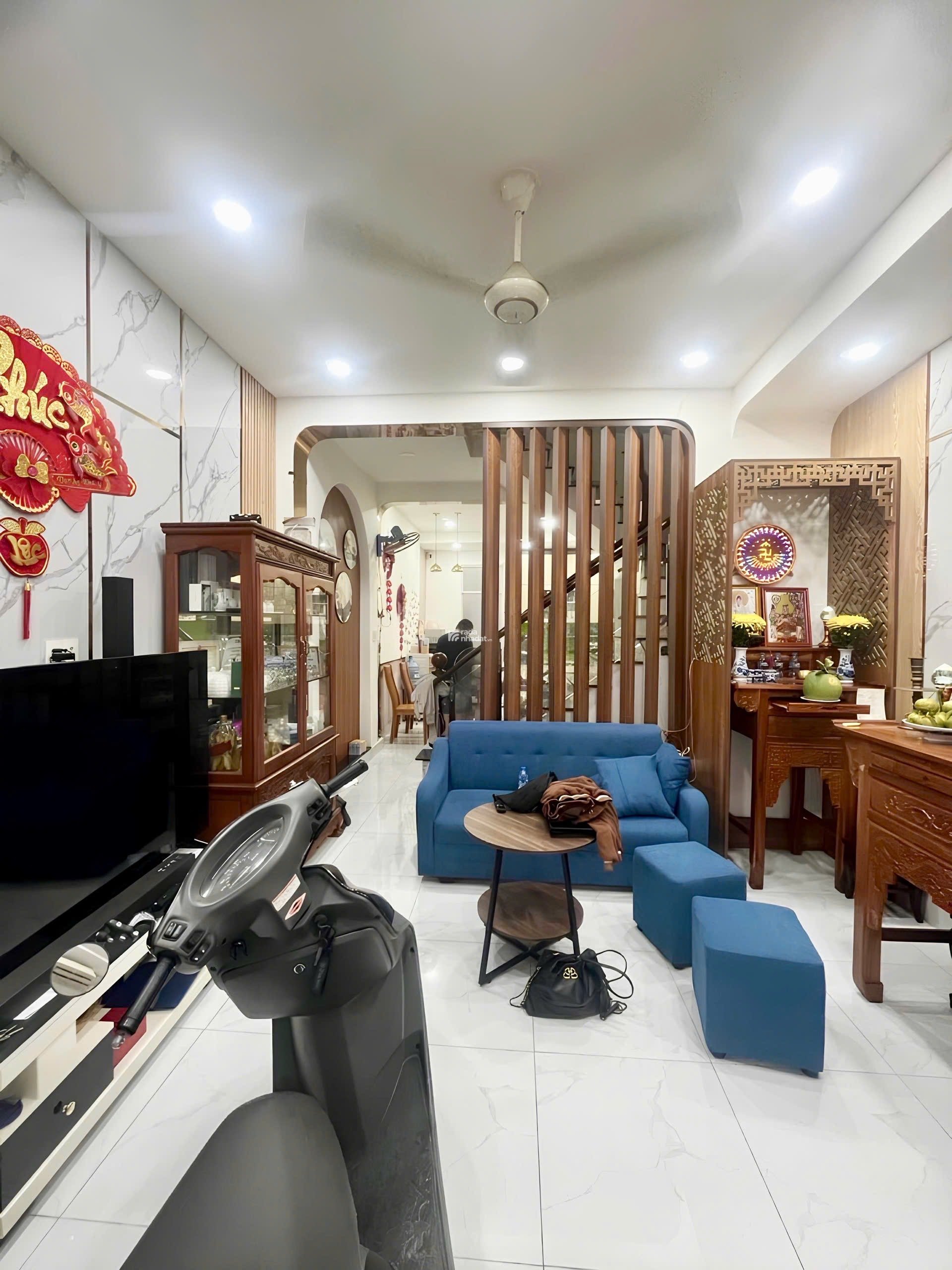 Đường 6m - Nhà Đúc 3 Tầng - DT: 4x15 (60m2) - Ngay Gò Dầu -- chỉ 6,x ty