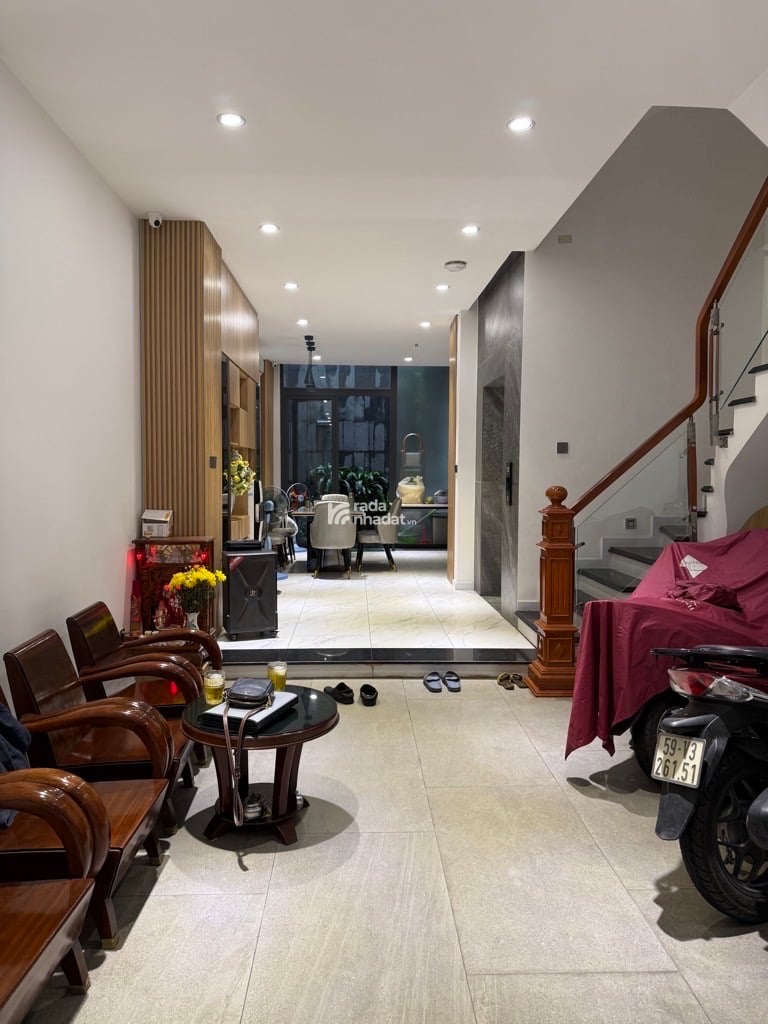 NGANG 5M_  NHÀ CÓ THANG MÁY- XE HƠI NGỦ TRONG NHÀ Diện tích : 5m x 16.8m- 1 trệt , 2 lầu