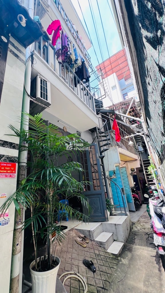 HẺM XE HƠI LÊ TRỌNG TẤN, TÂN PHÚ, CHUẨN 60M2 HIẾM CÓ. GIẢM 550TR CHỈ 4.9T TL TỐT