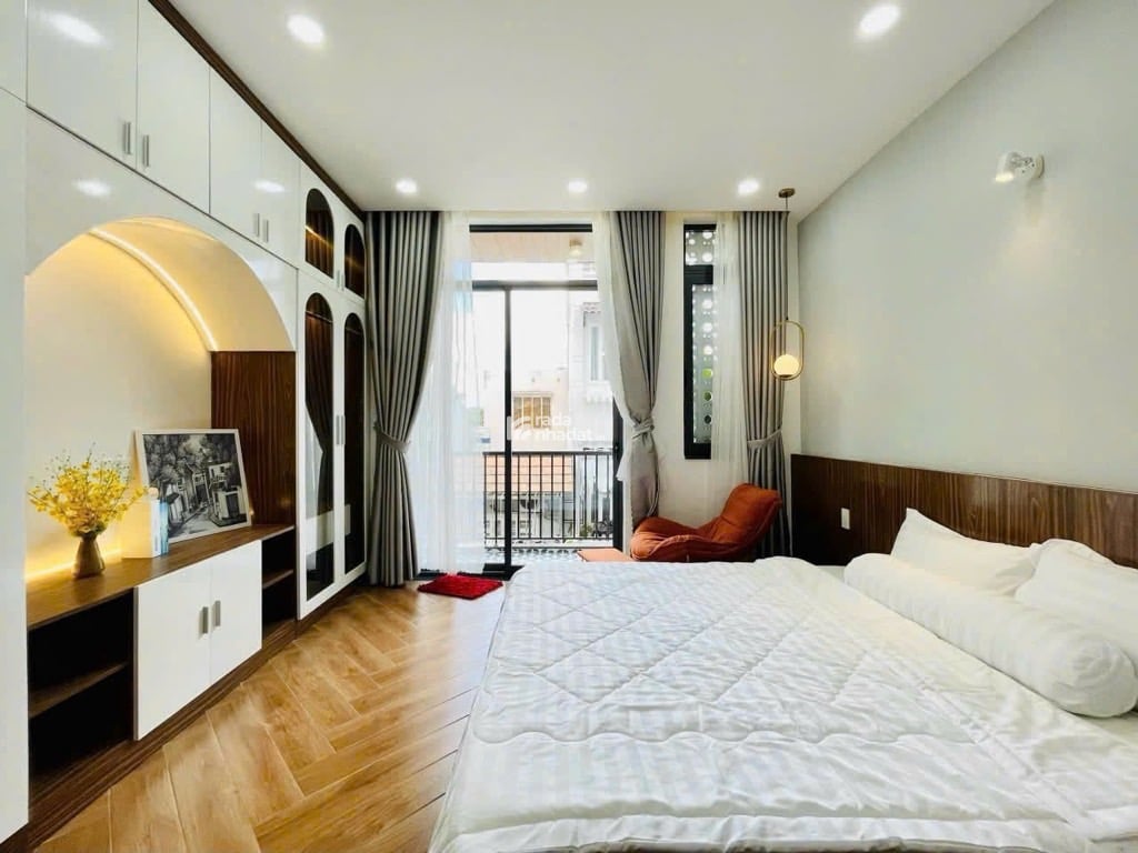 NGAY CÔNG VIÊN LÀNG HOA GÒ VẤP - ÔTÔ NGỦ SÂN - 5 TẦNG - 50M2 - 7.5 TỶ CÒN BỚT