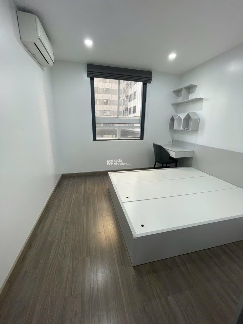 Chính chủ cần cho thuê căn hộ 3PN nội thất cơ bản có lốt xe ôtô giá 19 triệu/tháng. Call 0967 175 ***