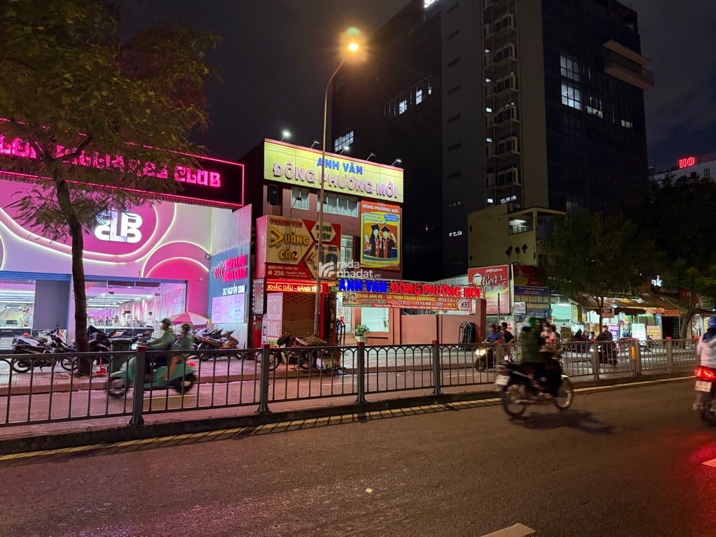 - MẶT TIỀN NGUYỄN OANH HIẾM NHÀ BÁN NGNAG KHỦNG 13m - 5TÀNG - DÒNG TIỀN ỔN ĐỊNH