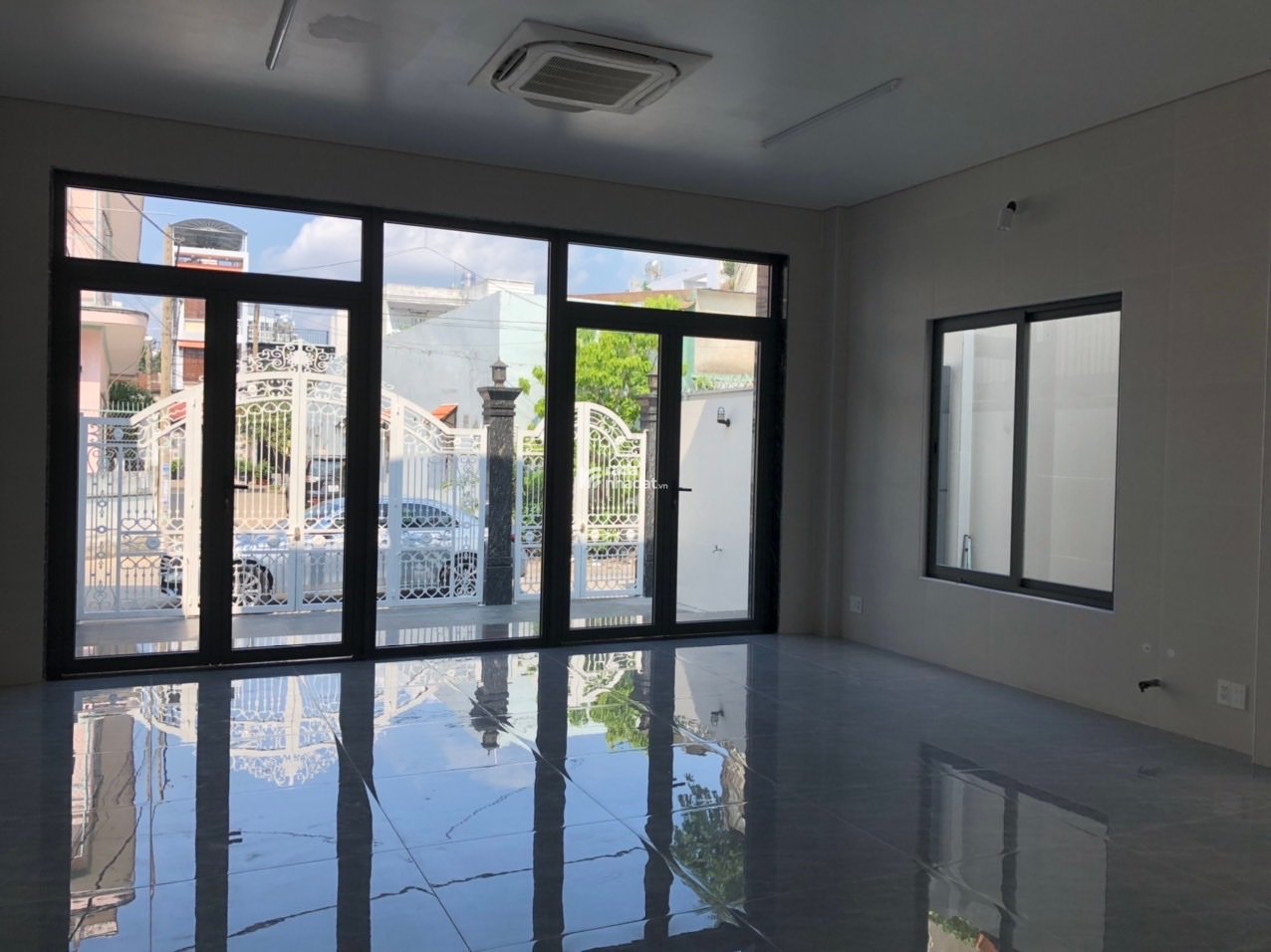 20TR, BIỆT THỰ NGAY GIGAMALL, 8MX20M, 1 TRỆT 1 LẦU TRỐNG SUỐT, SÂN Ô TÔ.