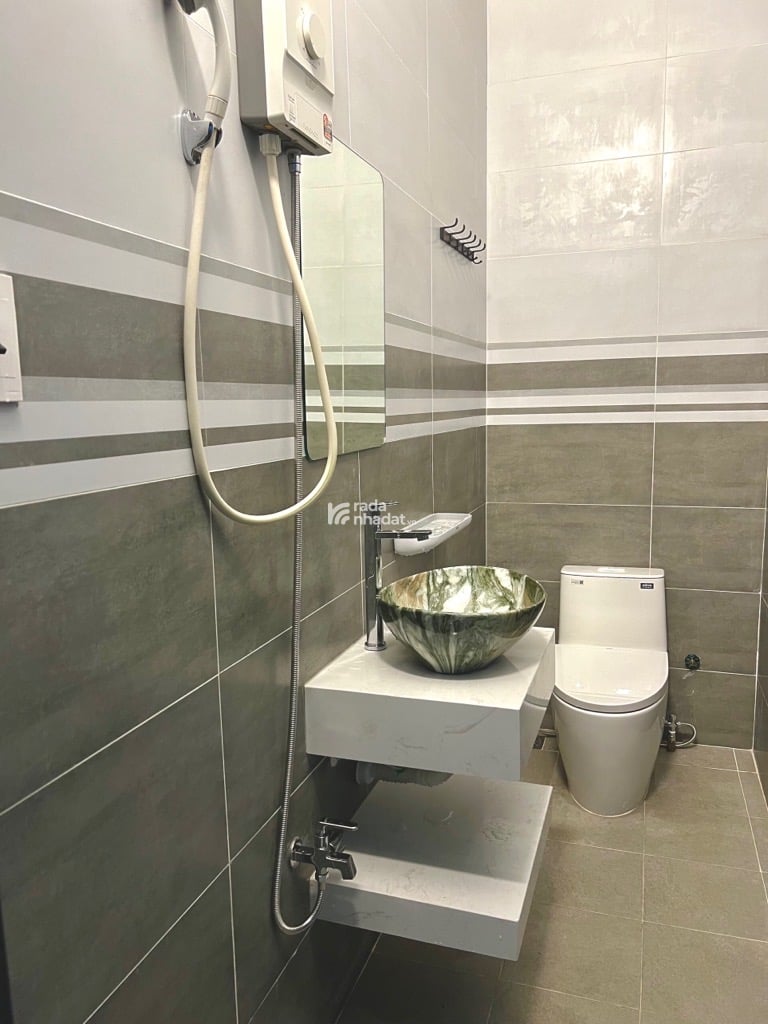 HẺM XE TẢI THÔNG QUA GẦN PHAN ĐĂNG LƯU - PHAN XÍCH LONG - NHÀ 4 TẦNG - 45M2 - 5PN - GẦN SÂN BAY