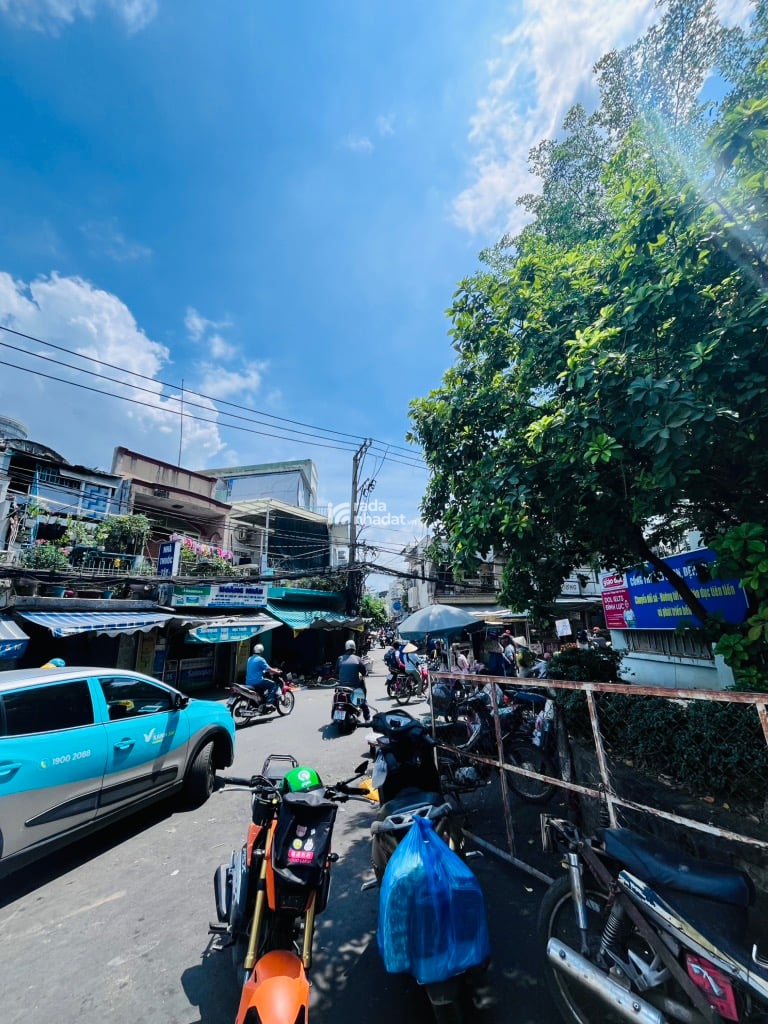 Lô Góc Ngay Chợ Võ Duy Ninh 3 Mặt Tiền Kinh Doanh Sầm Uất , dòng tiền sẵn có 36tr/tháng