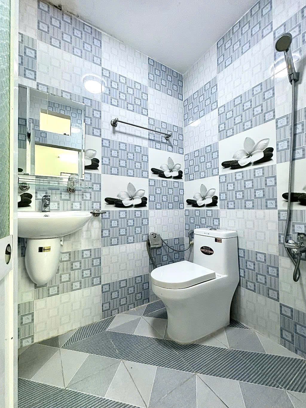 Xoay vốn bán nhà Nơ Trang Long, Phường 13, Bình Thạnh, Giá 3 tỷ 320, Diện tích 60m2