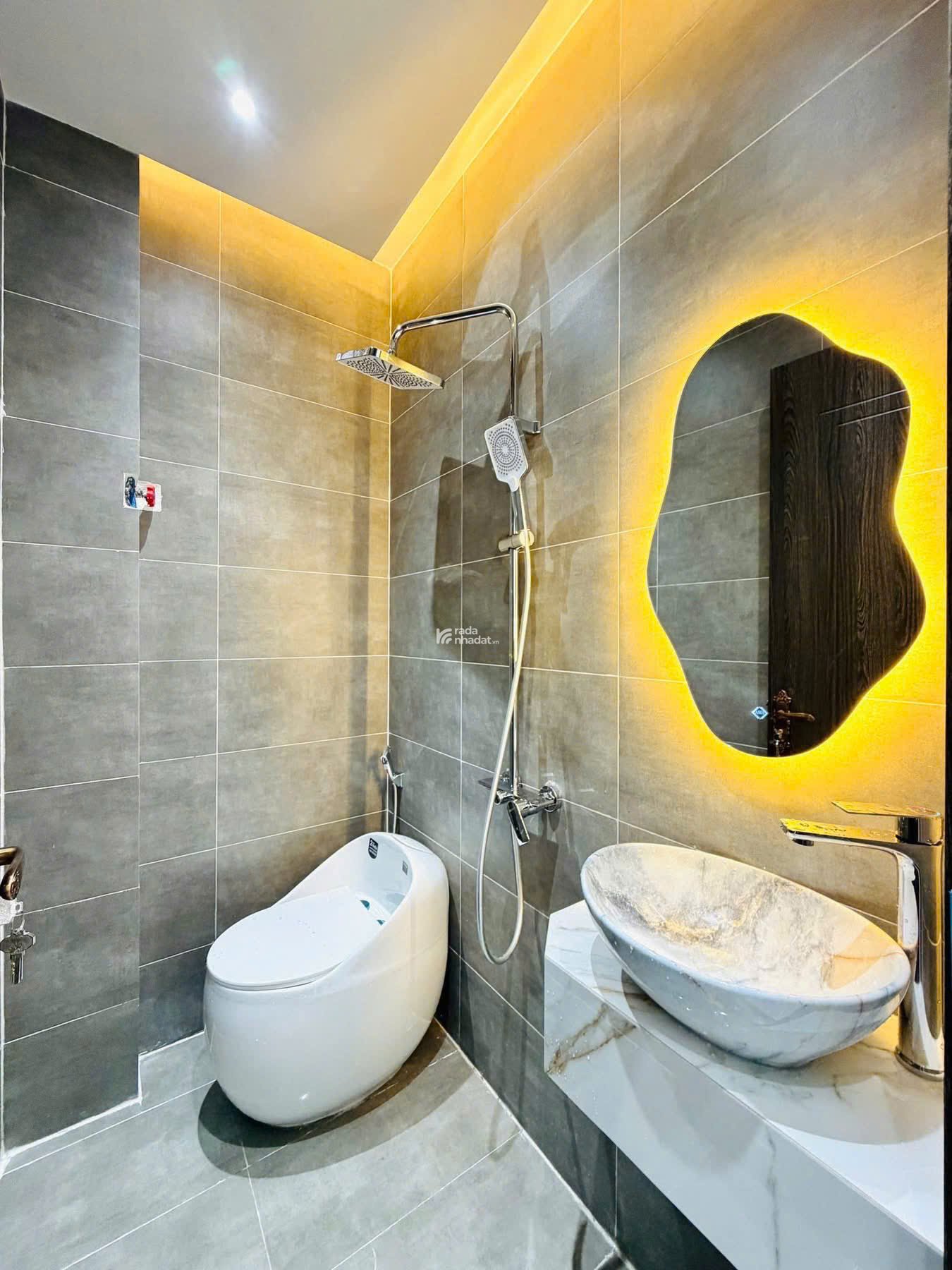 Bán Nhà hem 214 Phan Huy Ích Gò Vấp chỉ 4,5 tỷ có hẻm xe hơi xây mới vô ở ngay