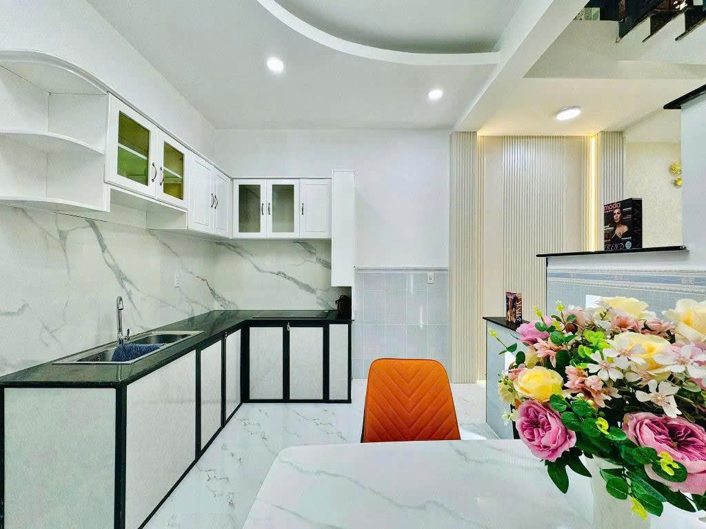 Chính chủ gửi bán nhà HXH đường số 11, Thủ Đức, 44m2, SHR, full nội thất, giá chỉ 2 tỷ 950 TL