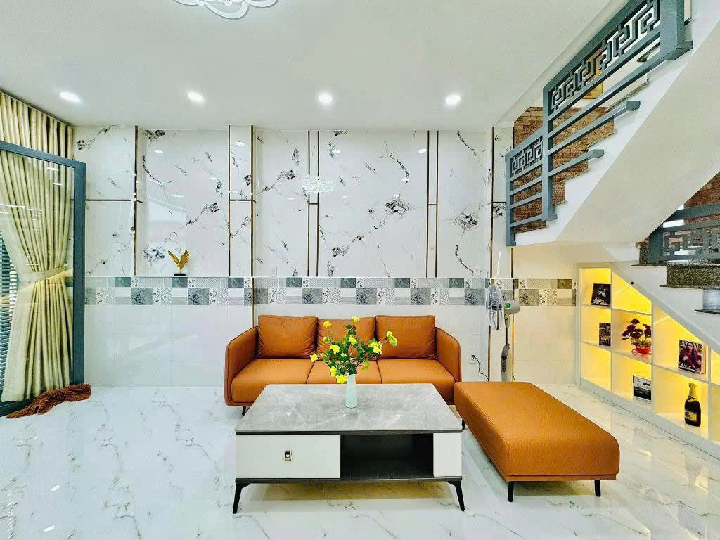 Chính chủ gửi bán nhà HXH đường số 11, Thủ Đức, 44m2, SHR, full nội thất, giá chỉ 2 tỷ 950 TL