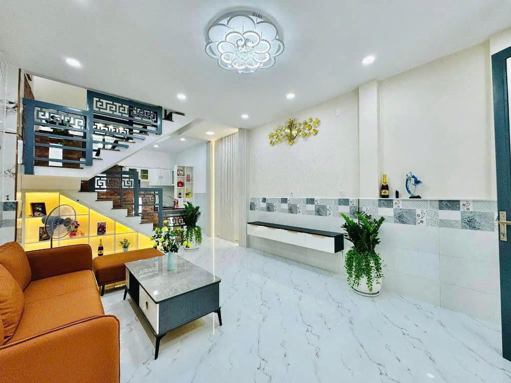 Chính chủ gửi bán nhà HXH đường số 11, Thủ Đức, 44m2, SHR, full nội thất, giá chỉ 2 tỷ 950 TL