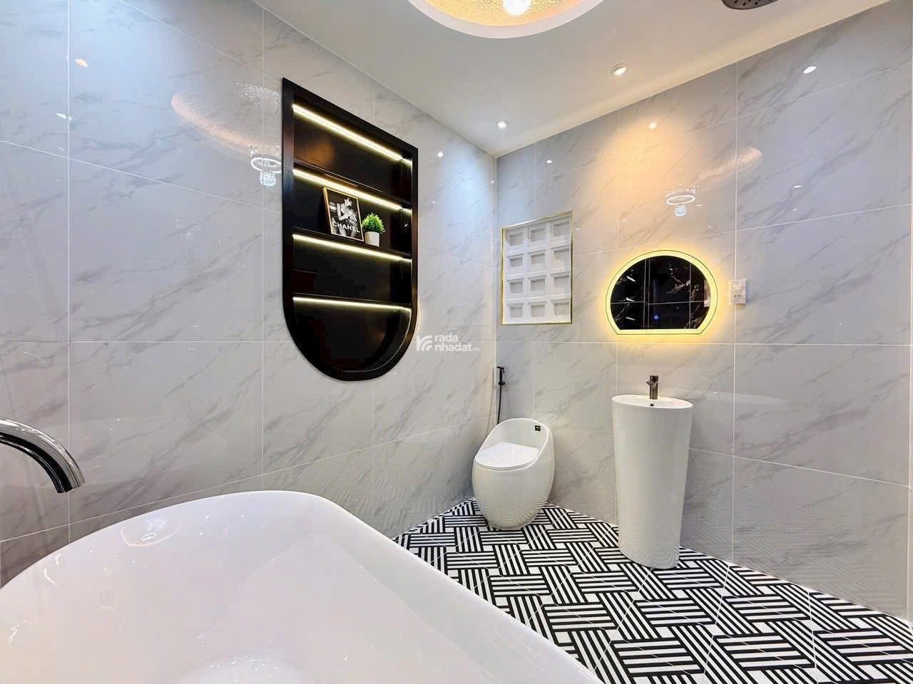 Bán nhà chính chủ , sổ riêng DT 44.1m2 giá 2tỷ290 Phạm Thế Hiển P3 Q8 , 3PN 3 WC