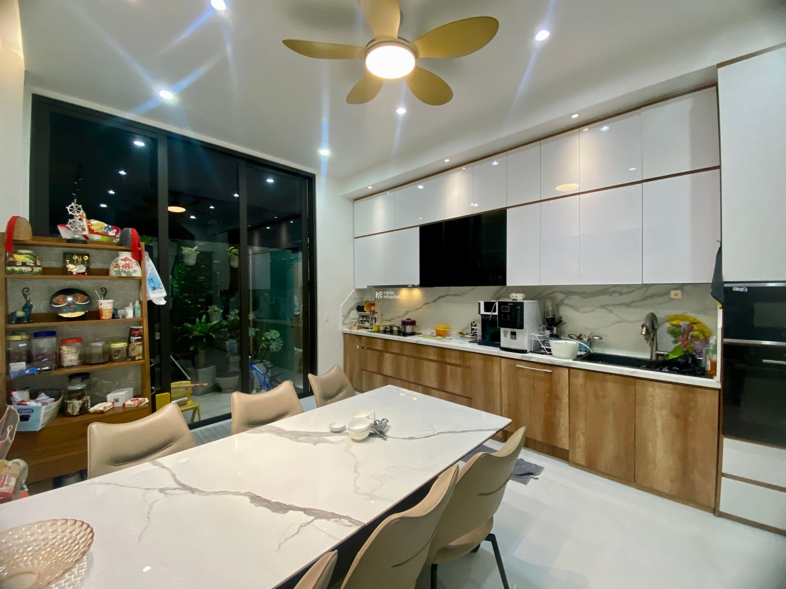 Bán nhà HXH 4 tầng, 74m2, gần AEON Tân Phú, full nội thất, chỉ 8.8 tỷ TL