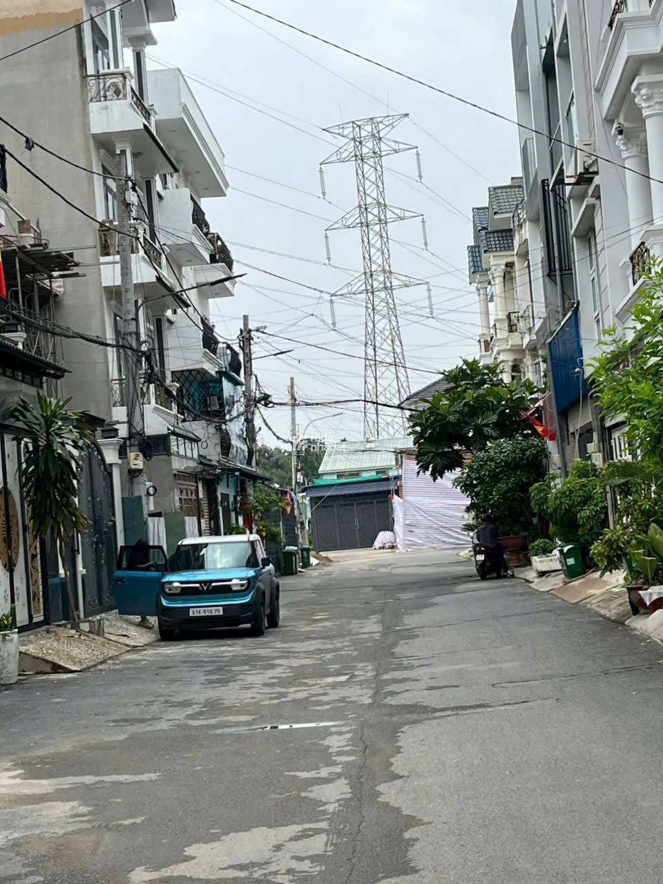 Cần bán gấp nhà 4 Lầu   hẻm 16 đường 22 phường Linh Đông   Mt hẻm rộng 10m . Xe hơi đổ ngay đêm 