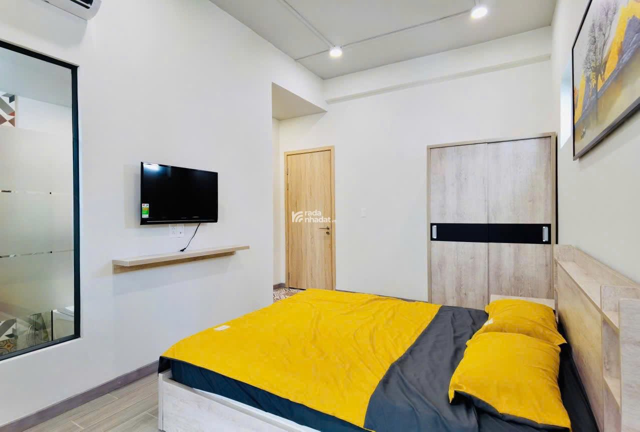 Cho thuê căn hộ ban công full nội thất, thang máy, gần nhà thờ Đức Bà Q1