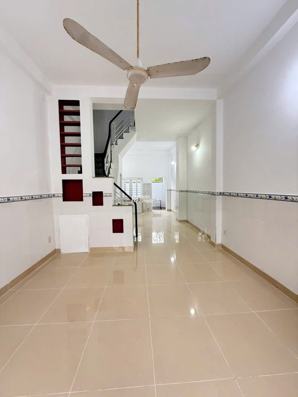 NHÀ ĐẸP TX33 - NHÀ TRỐNG XEM 24/24 - NHỈNH 4 TỶ