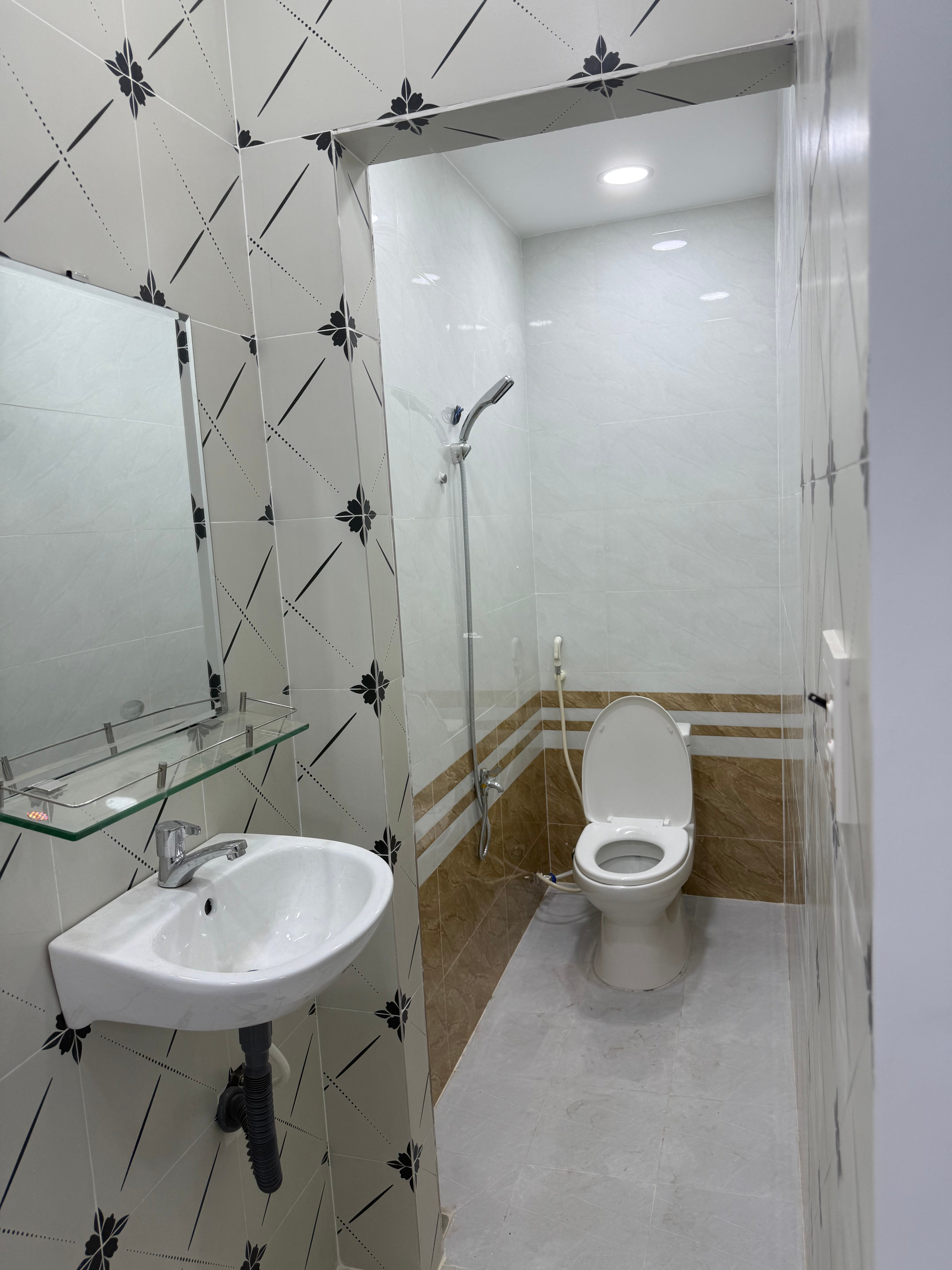 Bán nhà đẹp mới xây hẻm 1627 Huỳnh Tấn Phát q7 giá 1tỷ450