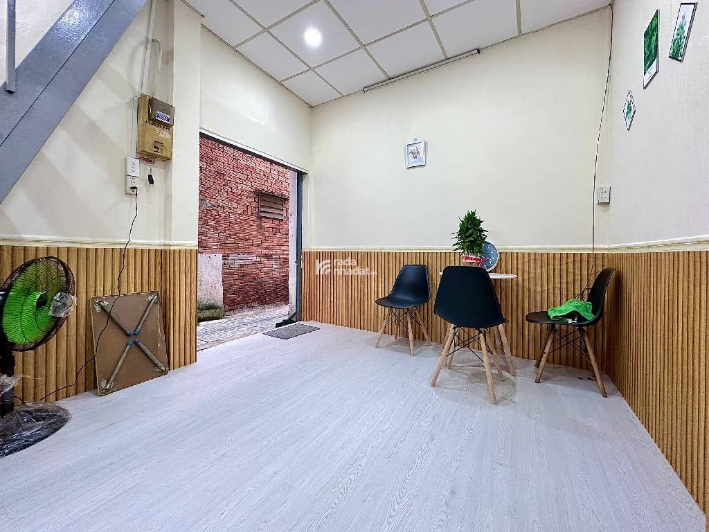 NGAY CHỢ VẢI, SÁT HXH NGUYỄN SƠN, TÂN PHÚ, 15M2 CÓ KC Ở NGAY. GIẢM 550TR CHỈ 2.05T