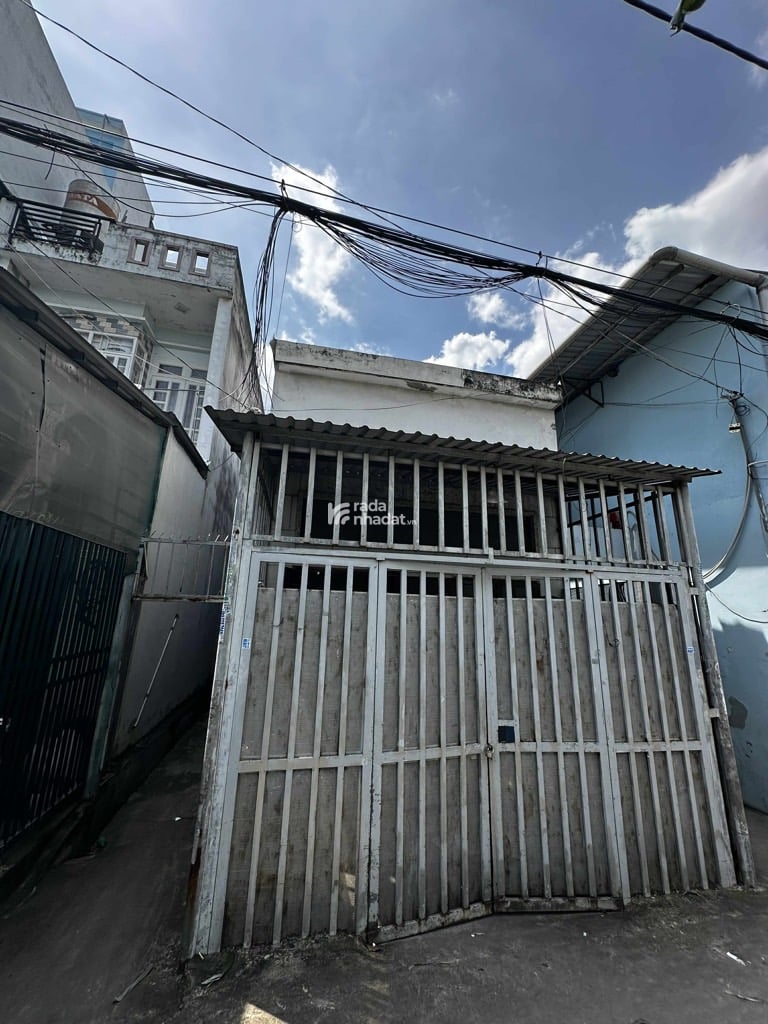 TRUNG TÂM BÌNH TÂN - NGANG CHUẨN 5M - XE HƠI SÁT NHÀ - DOANH THU SẴN 10TR/THÁNG - SỔ ĐẸP VUÔNG VỨC 