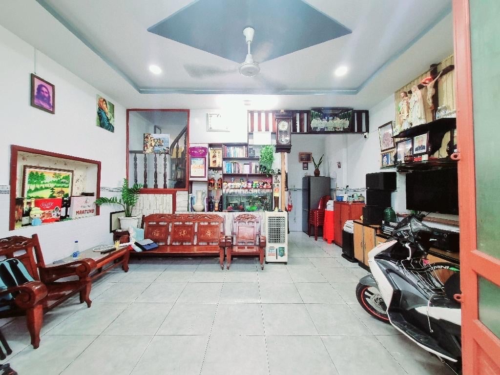 Bán Nhà 1/ Nguyễn Ngọc Nhựt Ngay Nhà Thờ Tân Hương Tân Phú - 42M2 - N5,2x8 - 2 Tầng - 2PN 