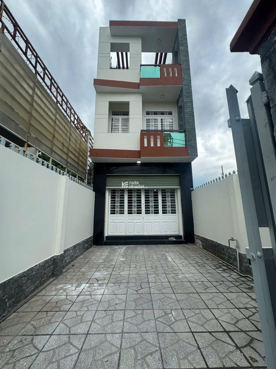 Nhà mặt tiền đường 7 long trường DT 94m, 4 tầng
