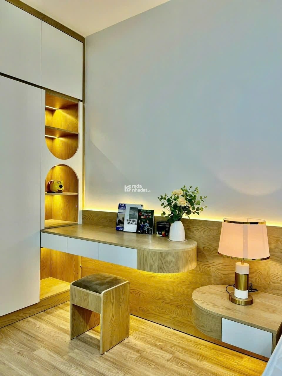 Chính chủ cho thuê CH NGĐ tòa N01T5. DT: 87m2. 2PN, full đồ, 15tr, có slot ô tô. LH:0982 848 ***