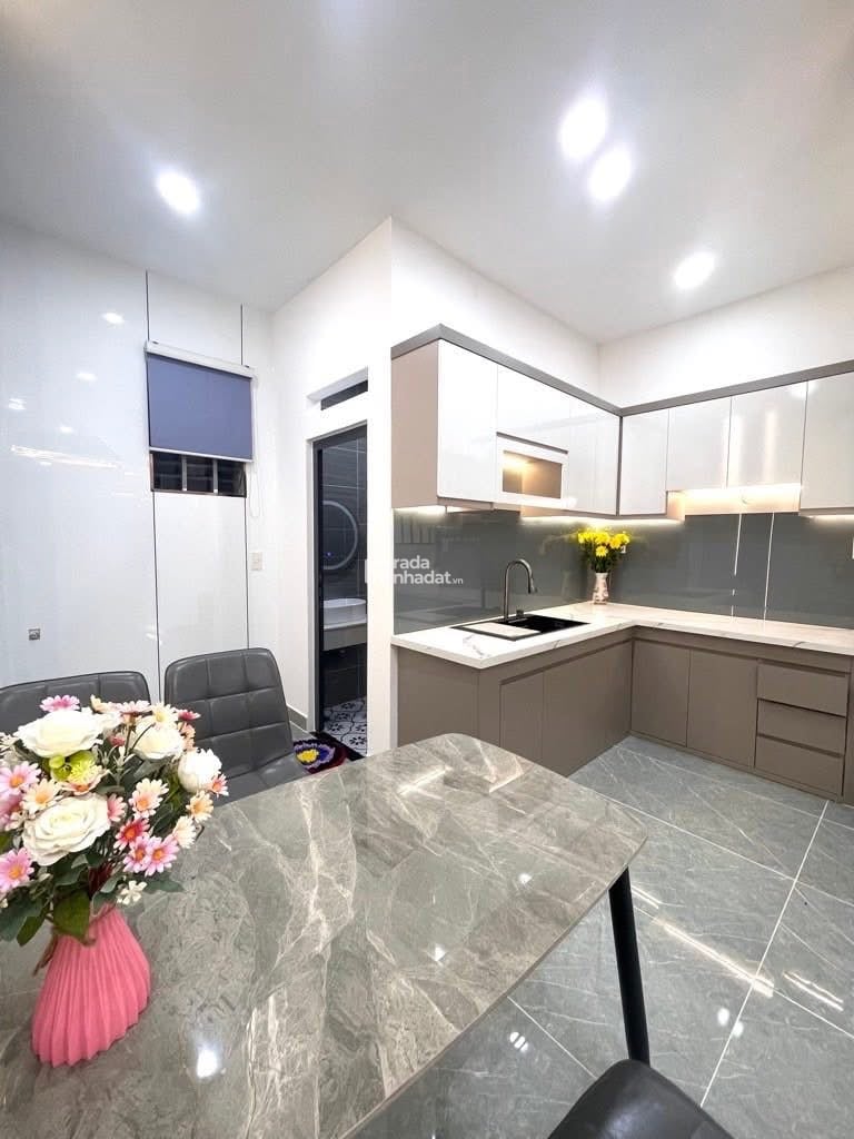 Chủ cần bán gấp, đường Trần Thiện Chánh p12 Quận 10 Giá 3,730tỷ, 48 m2 cách Vạn Hạnh Mall 3 phút