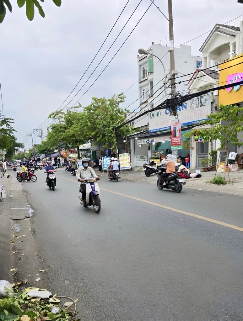 BÁN NHÀ LÊ ĐÌNH CẨN 40M2 4.X TỶ ĐÚC 2 TẦNG ĐƯỜNG XE HƠI 5M SÁT AEON TÊN LỬA