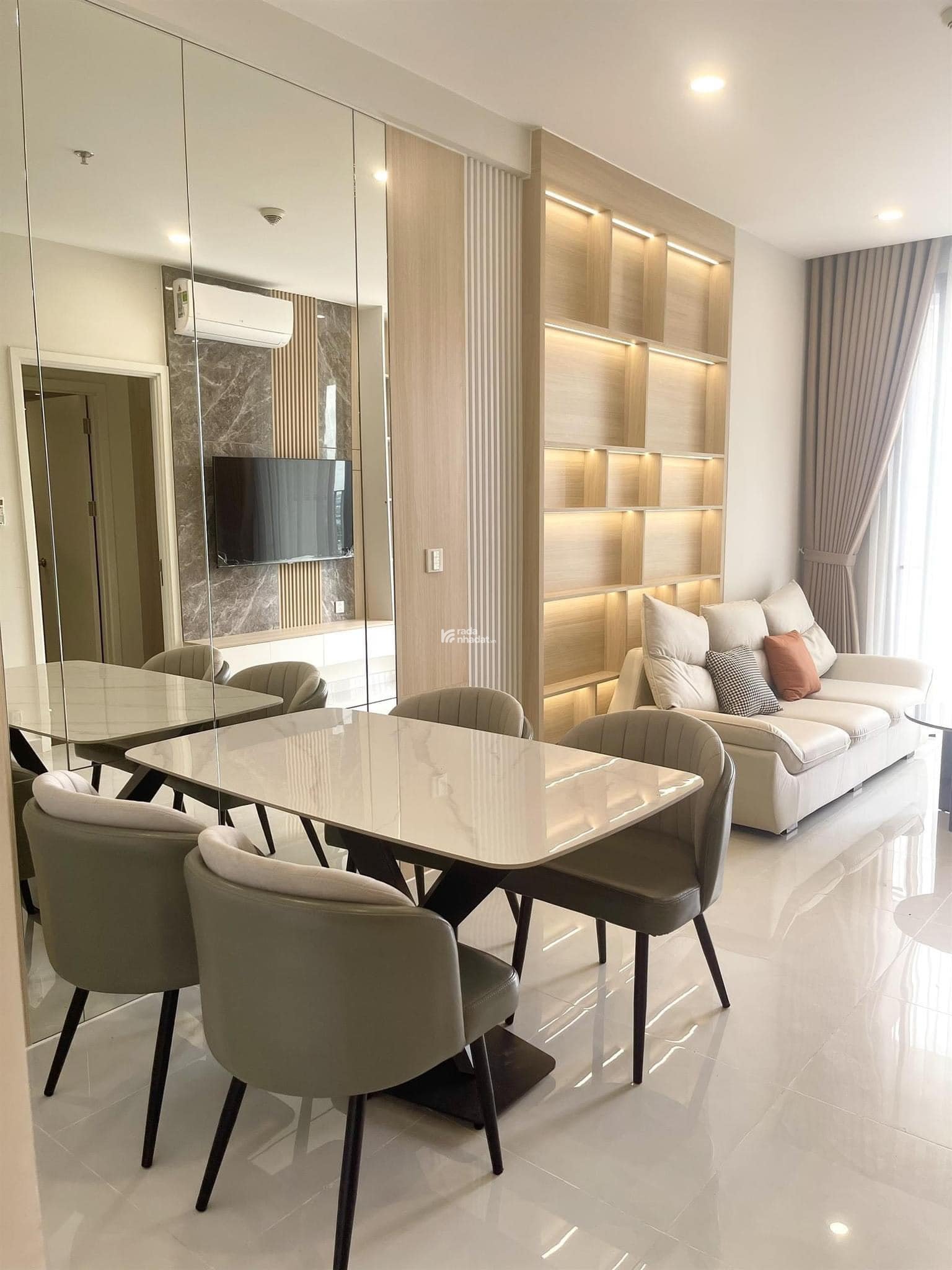 Giảm 700triệu, cần ra căn 2 phòng ngủ 72m2 chỉ 2tỷ4 sổ hồng riêng CC Lê Phong; LH: Trần Hàn Vũ
