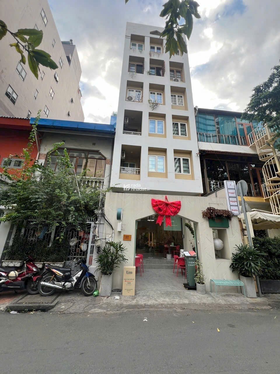 Siêu vị trí hiếm nhà bán đường CMT8 quận 10 (DT 5x18m) 5 tầng thang máy tiện ở liền