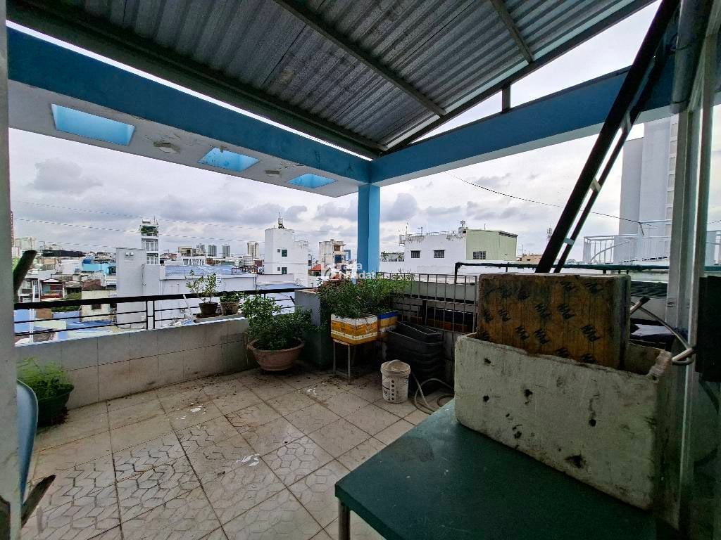 Hiện Trạng: Nhà 1 trệt,  lửng, 3 lầu. Gồm 5 phòng ngủ,  phòng thờ và 4 WC.