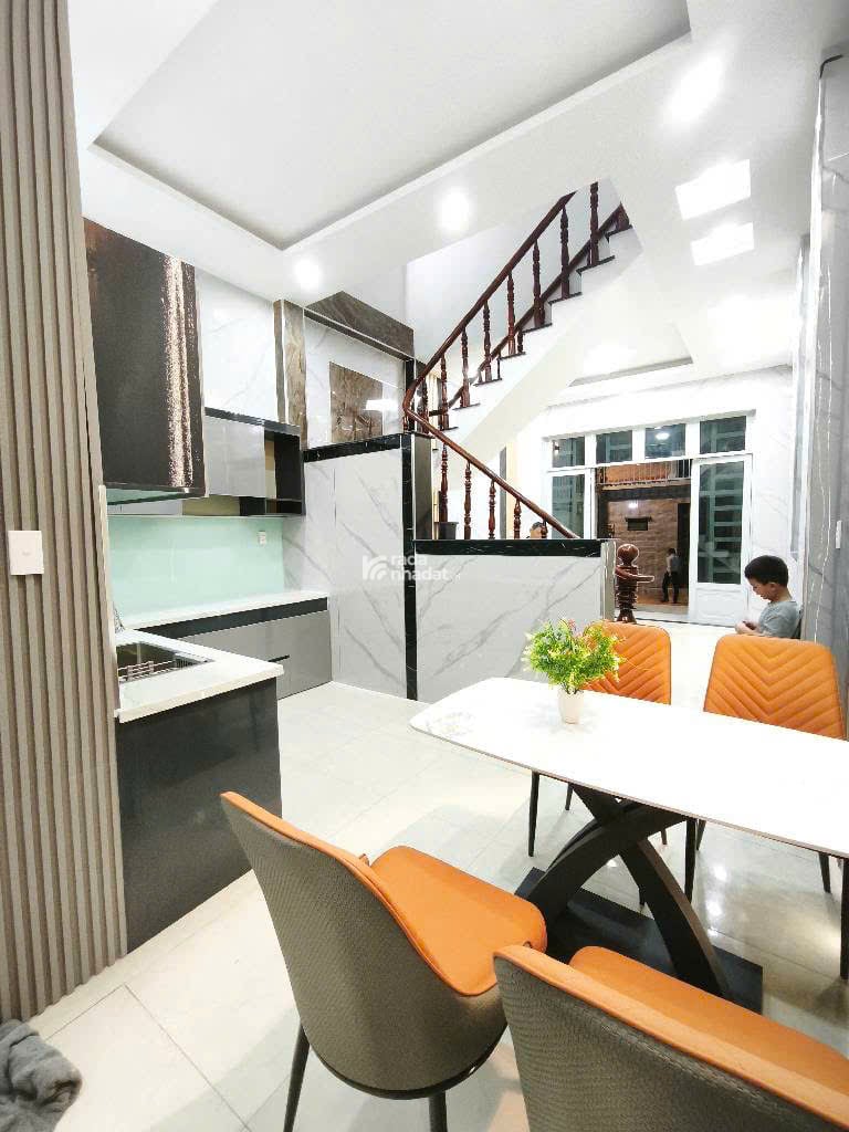 Bán Gấp Nhà Phố 2 Tầng Đẹp Lonh Lanh  Xe Hơi Vào Tới Cửa Thới An 13 Quận 12