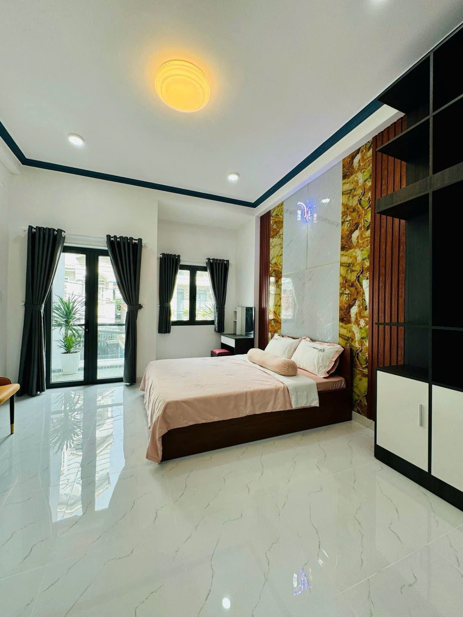 BÁN GẤP NHÀ 2 lầu 1 sân thượng 53,76m2 Đường Võ Văn Tần P5 Quận 3 HCM