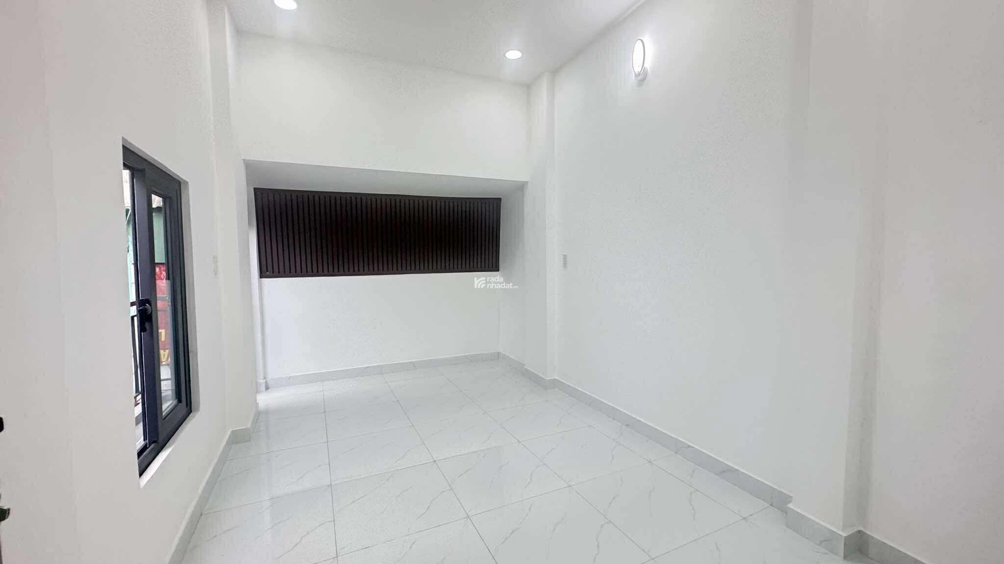 Bán nhà đường Nguyễn Biểu Q5 giáp Q1