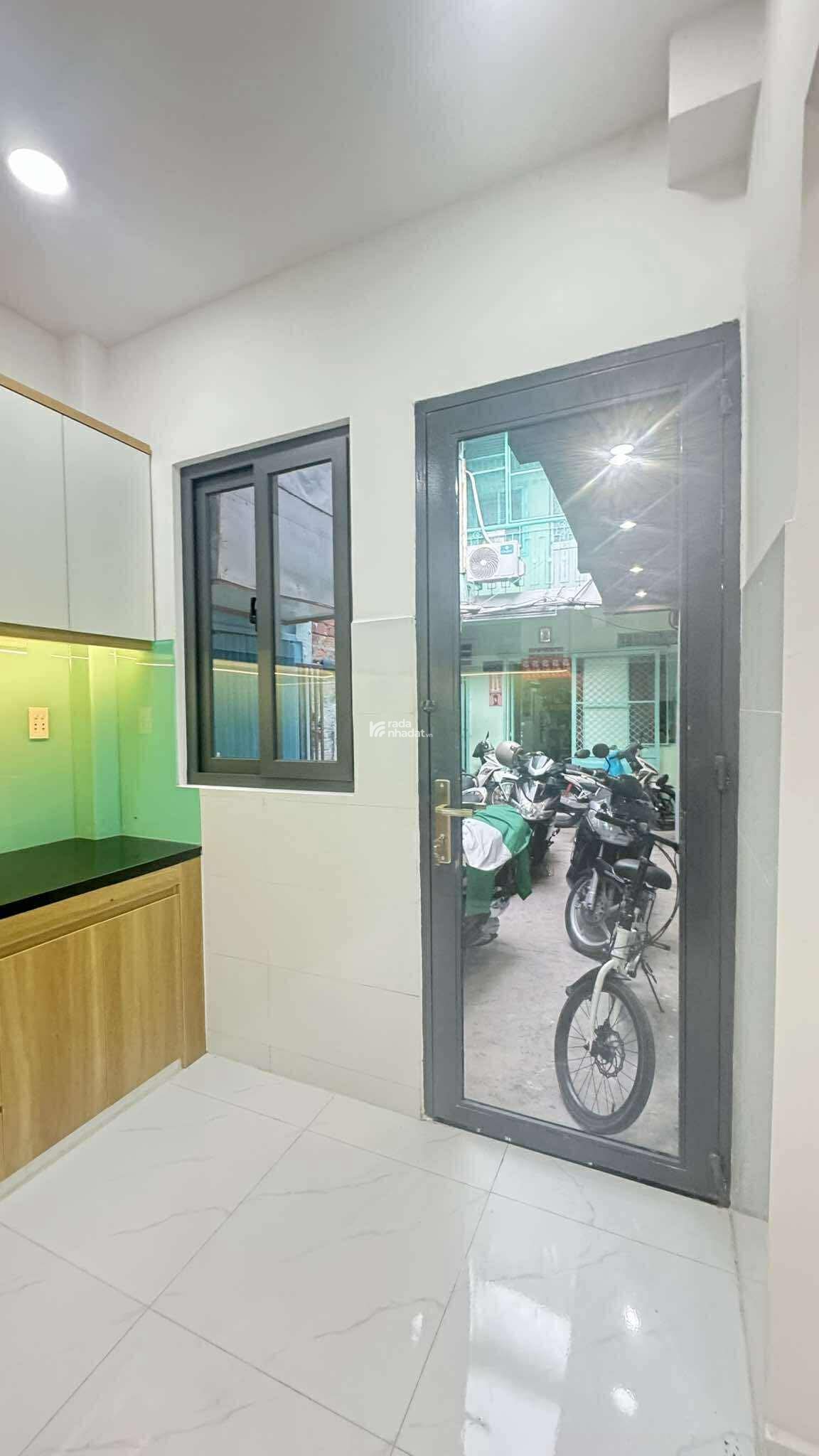 Bán nhà đường Nguyễn Biểu Q5 giáp Q1