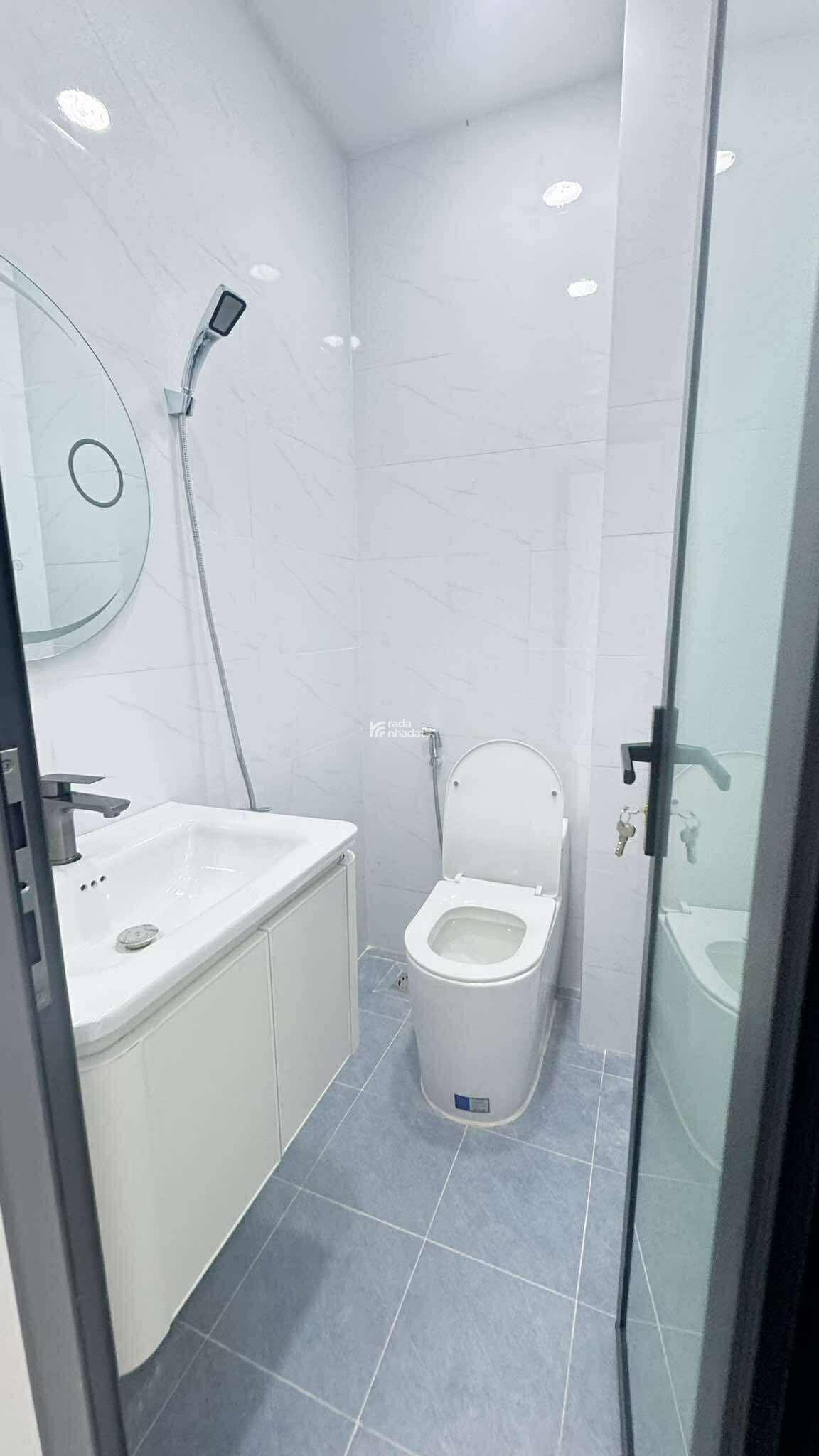 Bán nhà đường Nguyễn Biểu Q5 giáp Q1