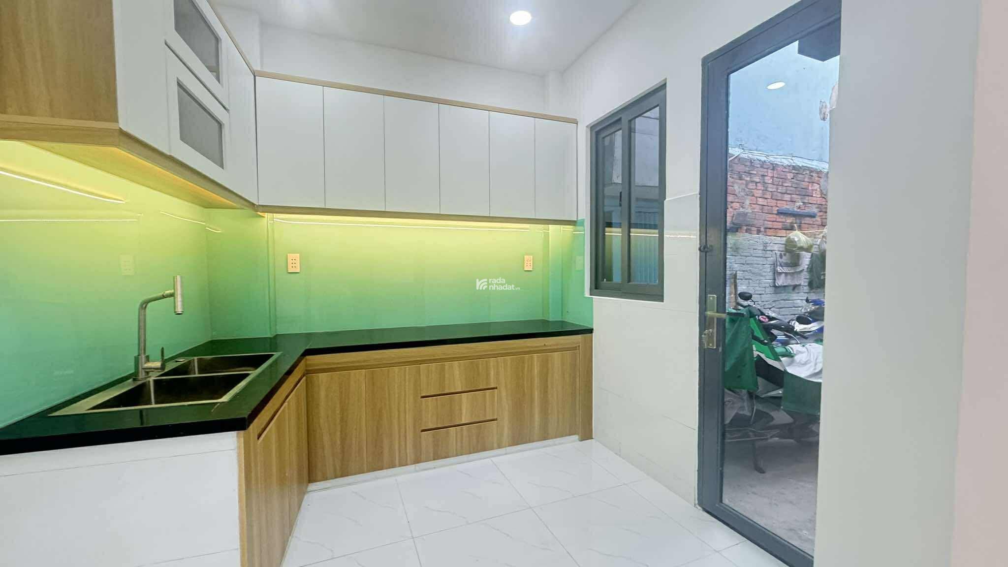 Bán nhà đường Nguyễn Biểu Q5 giáp Q1
