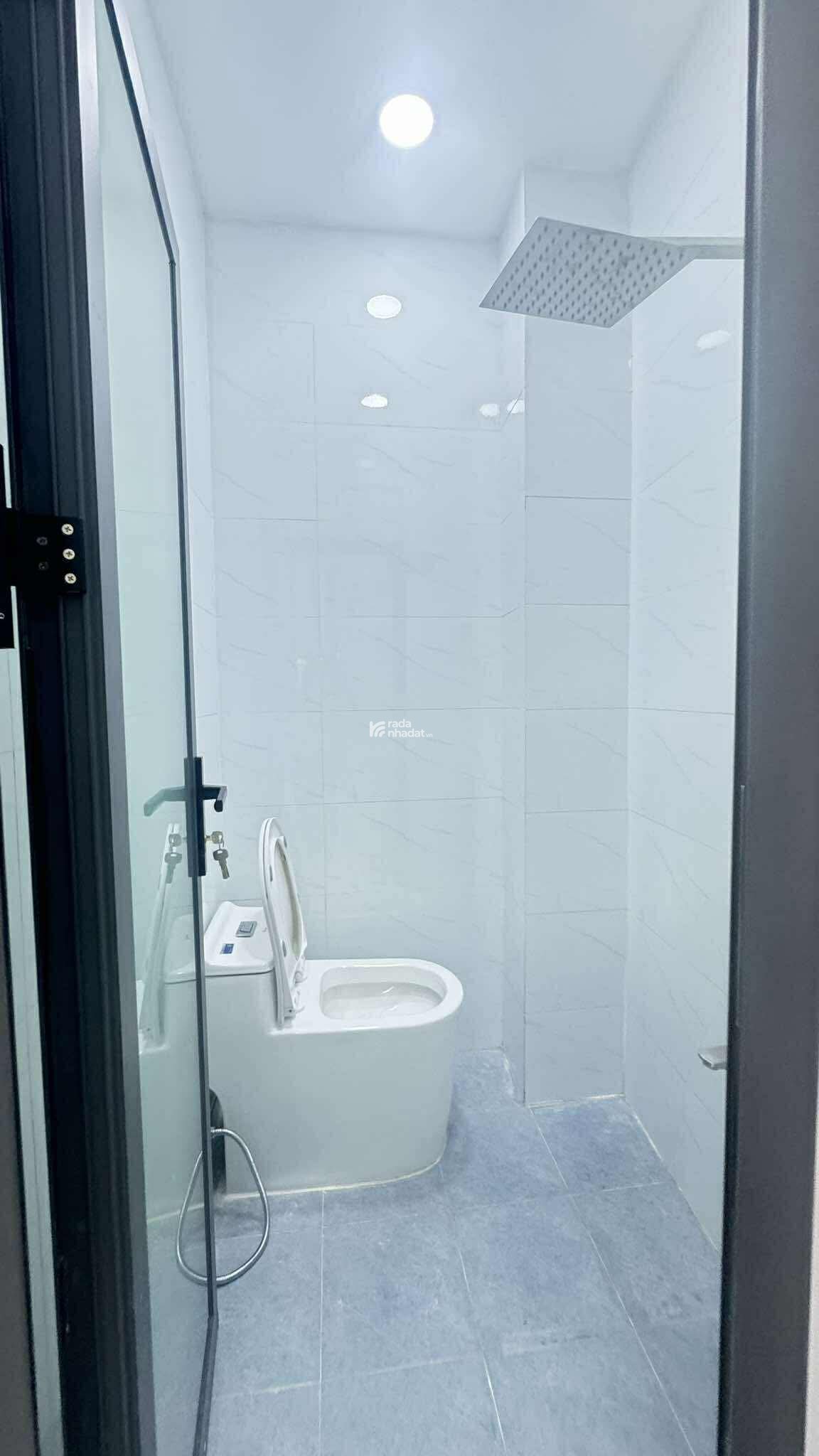 Bán nhà đường Nguyễn Biểu Q5 giáp Q1