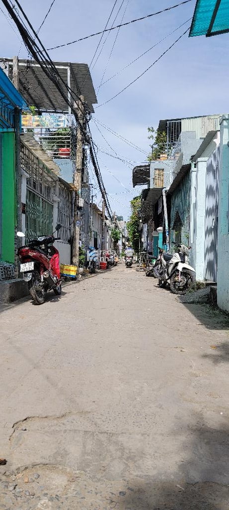 NHÀ 2 TẦNG, HẺM XE HƠI THÔNG, ĐỐI DIỆN VẠN PHÚC CITY, 5,2X20, CHỈ 5,2 TỶ.