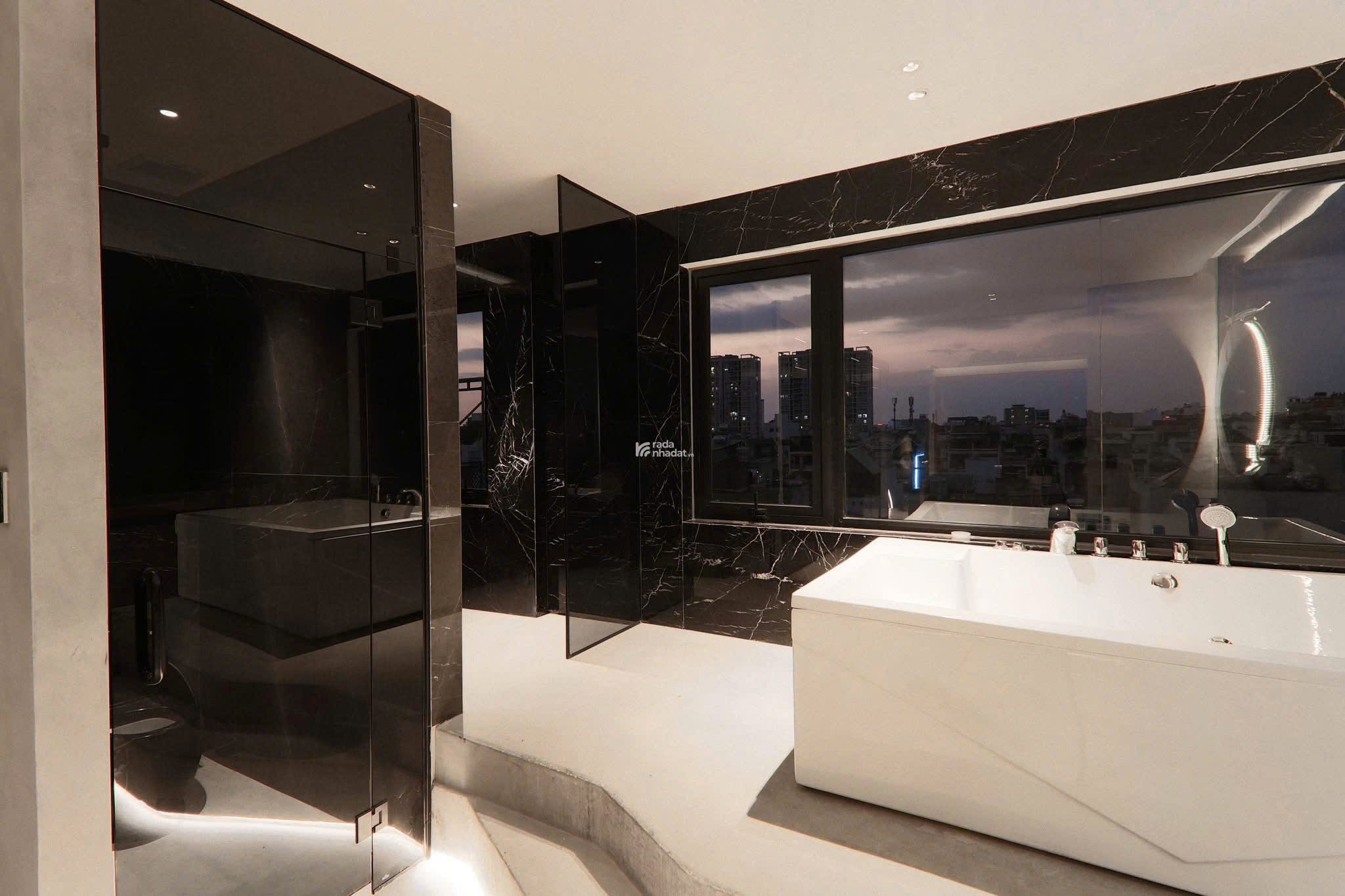 Bán tòa nhà Cách Mạng Tháng 8, Quận 3, 8 tầng, 500m2 sàn, HĐT: 120tr Giá 35 tỷ