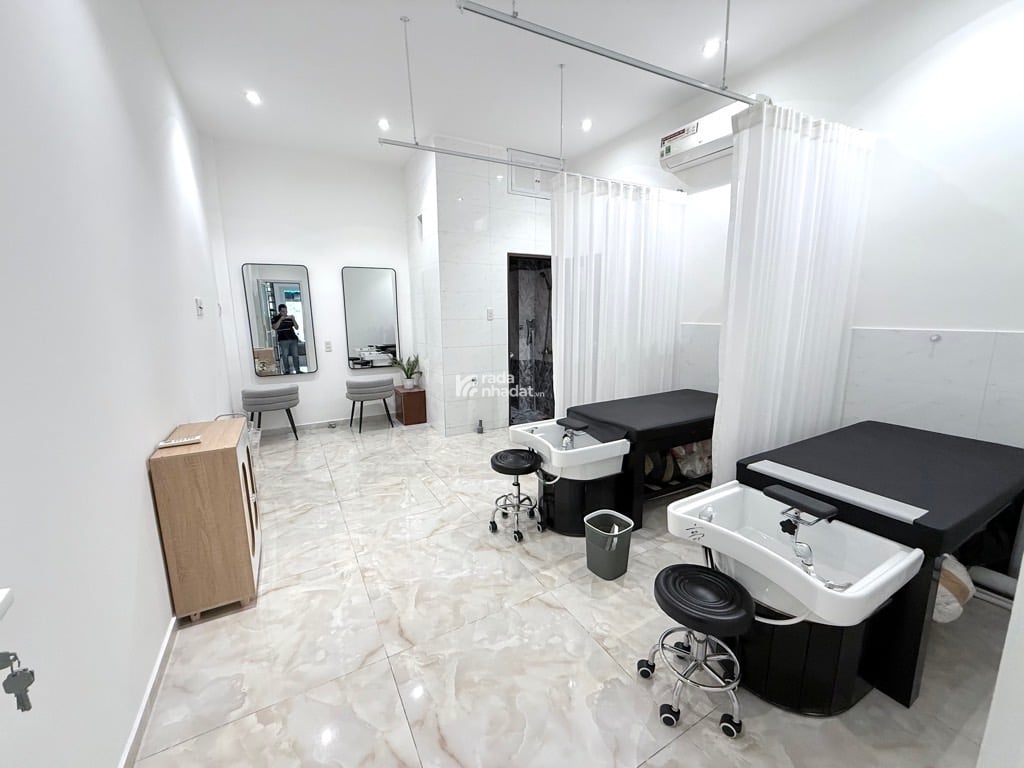 GIÁ ĐẦU TỪ - HẺM 1 TRỤC SÁT MẶT TIỀN - ĐANG CHO THUÊ 18TR - NHÀ 80M2 x 4 TẦNG MỚI ĐẸP.