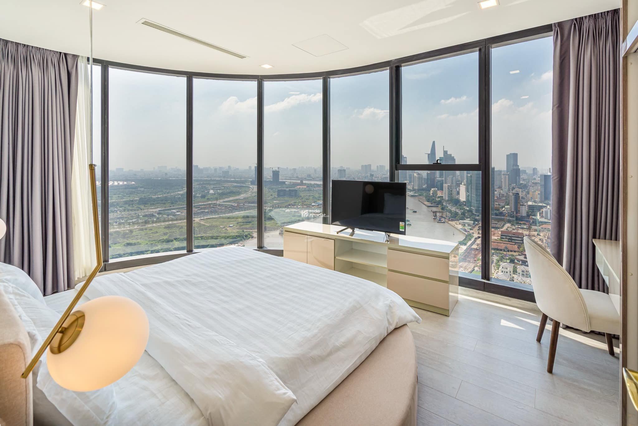 Cho thuê căn 2PN - 2WC, 90m2 Vinhomes BaSon full view Landmark giá tốt